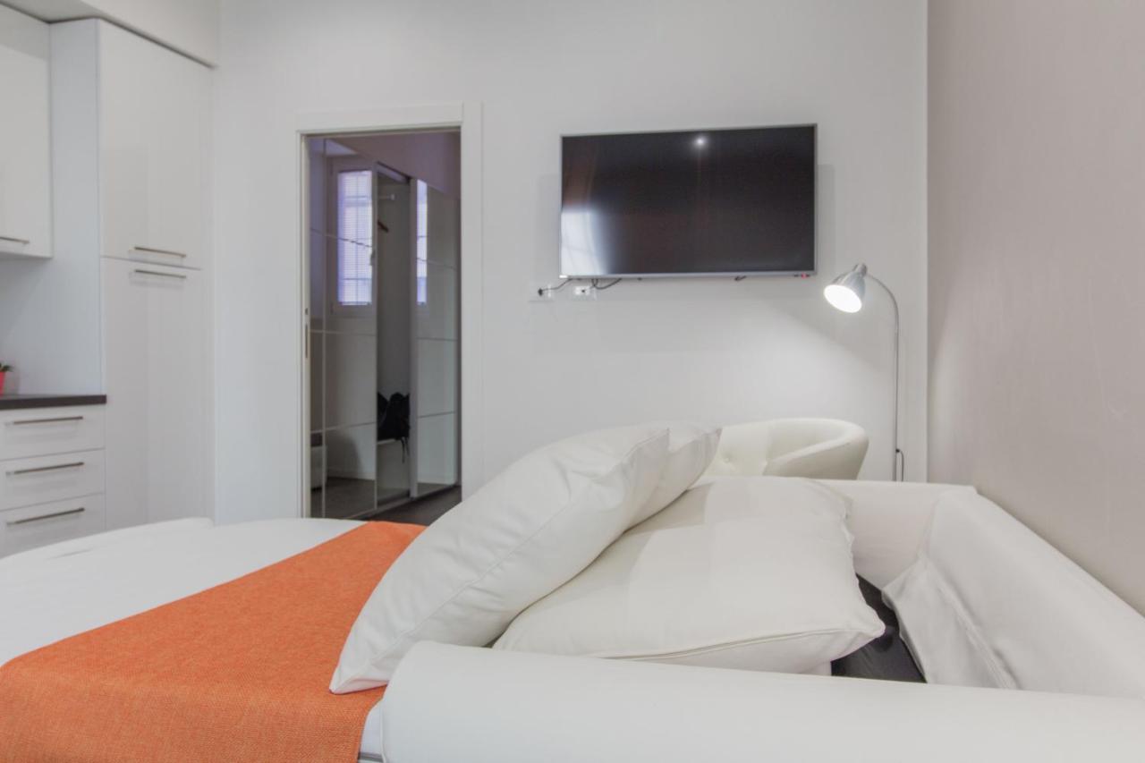 Malta Guest House Piacenza Bagian luar foto